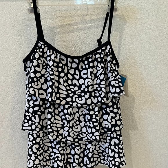 women swimming suite - Picture 1 of 5